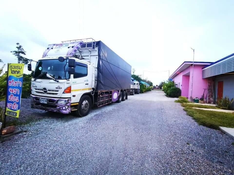 Hi Tech Resort Kabin Buri 외부 사진